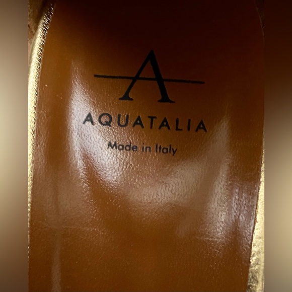 AQUATALIA Risa Gold Leather Sandals
Size: 9 - Picture 7 of 8